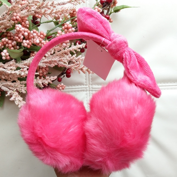 🍒NWT🍒 PINK FAUX FUR EARMUFFS WITH BOW TOP - Picture 2 of 9